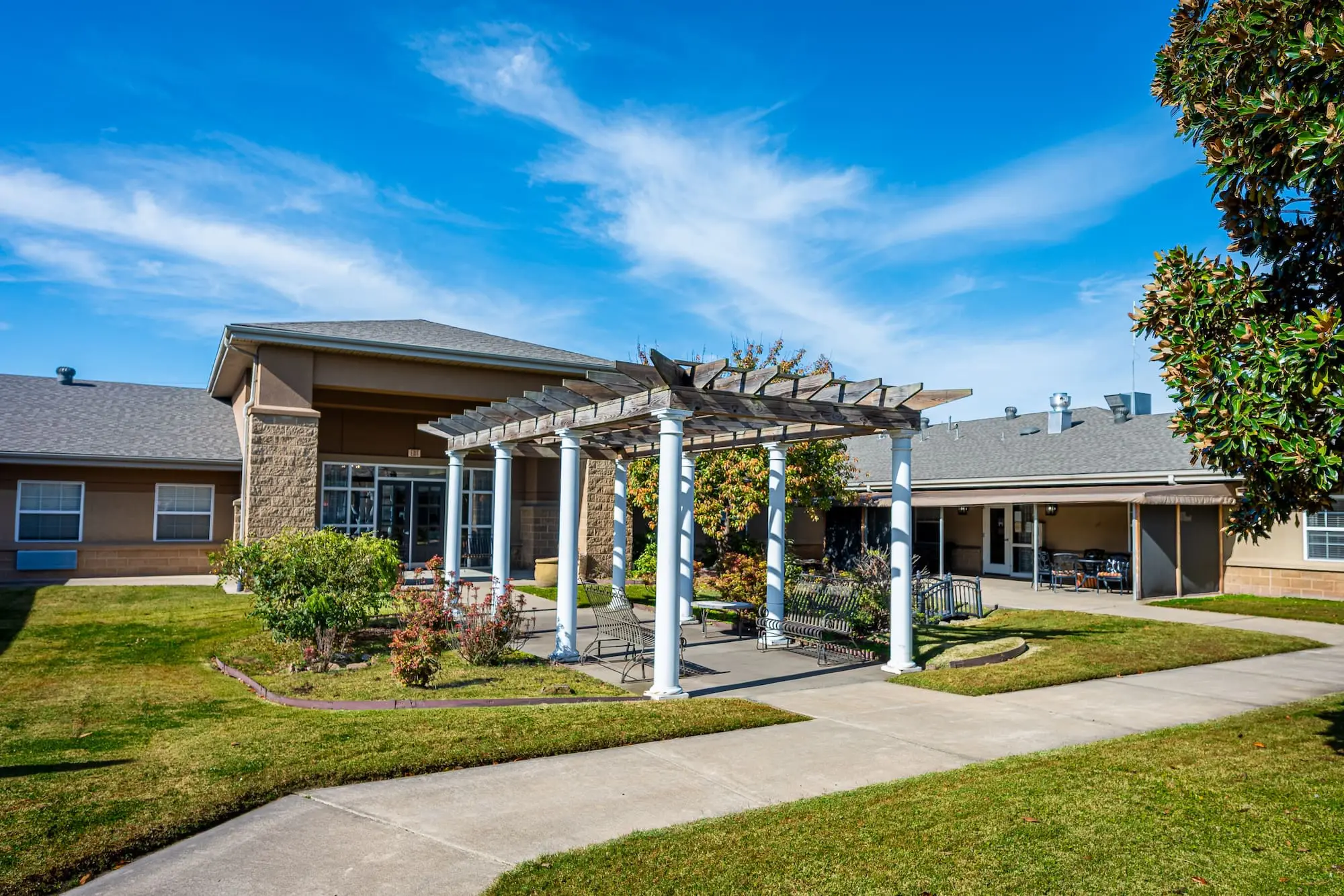 1 - Dardanelle Exterior Middle Courtyard-2